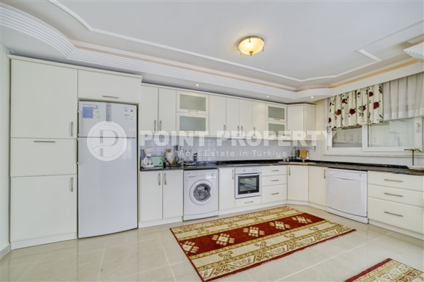 Comfortable two-level apartment 235 m2 with three balconies and furniture, Oba district-id-3814-photo-12