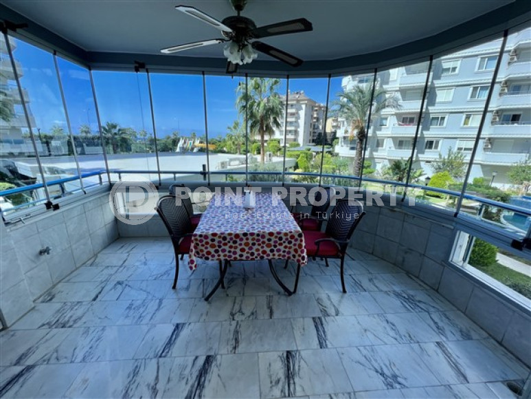 Трехкомнатные апартаменты с современным дизайном на берегу моря в районе Тосмур.-id-3820-фото-10