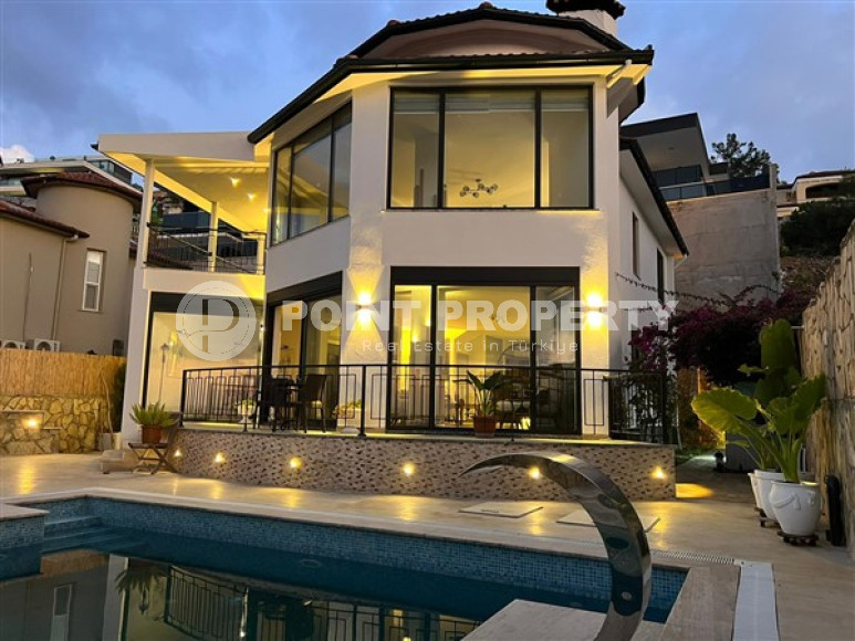 Роскошная двухэтажная вилла 4+1 с бассейном и уютным садом.-id-3826-фото-2