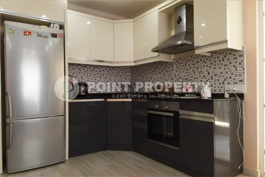 Квартира 1+1 с мебелью и бытовой техникой в 250 метрах от центра района Махмутлар.-id-3843-фото-2