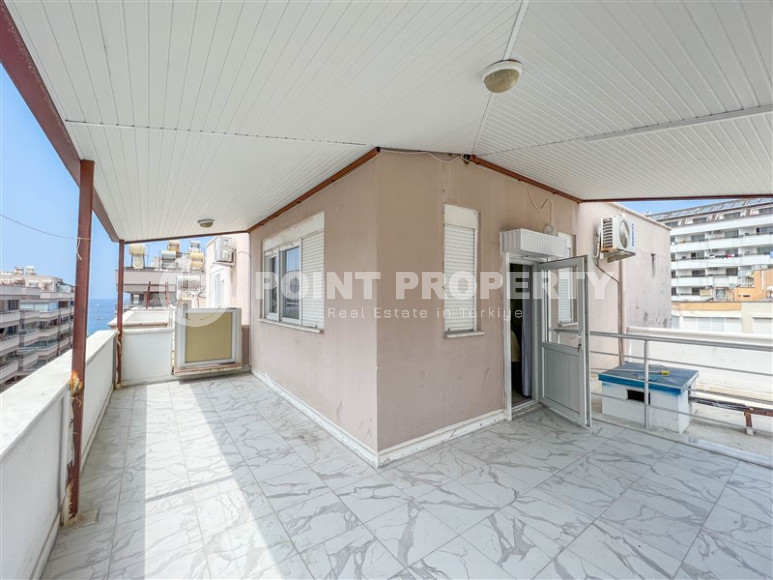 Cozy one-bedroom apartment in the sought-after area of Mahmutlar, just 50 meters from the sea.-id-1325-photo-17