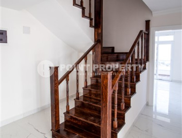 Spacious two-level apartment on the 9th floor with an attic with panoramic sea views.-id-3845-photo-5