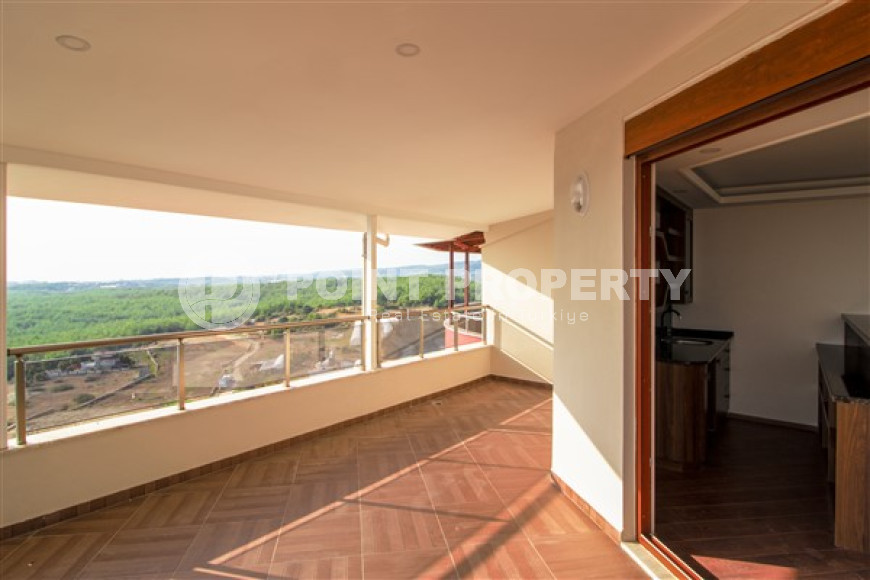 Spacious two-level apartment on the 9th floor with an attic with panoramic sea views.-id-3845-photo-11