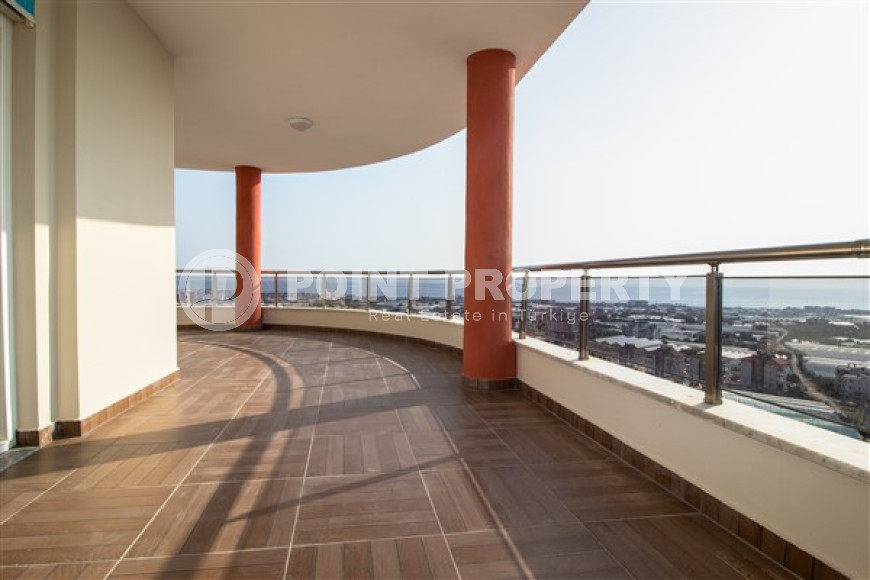 Spacious two-level apartment on the 9th floor with an attic with panoramic sea views.-id-3845-photo-13
