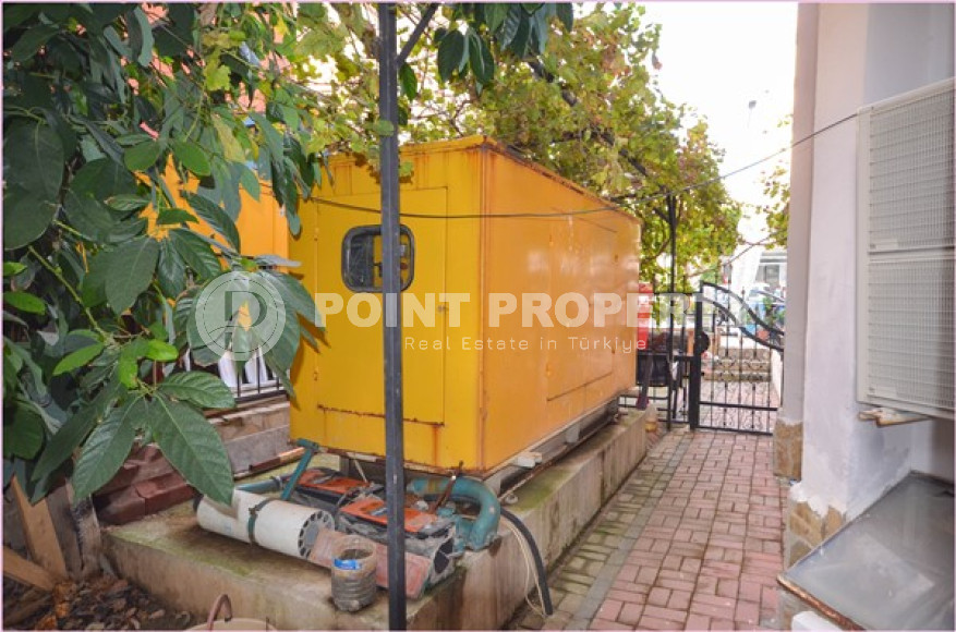 Duplex on the 5th floor with an attic in the very center of Mahmutlar.-id-3847-photo-16