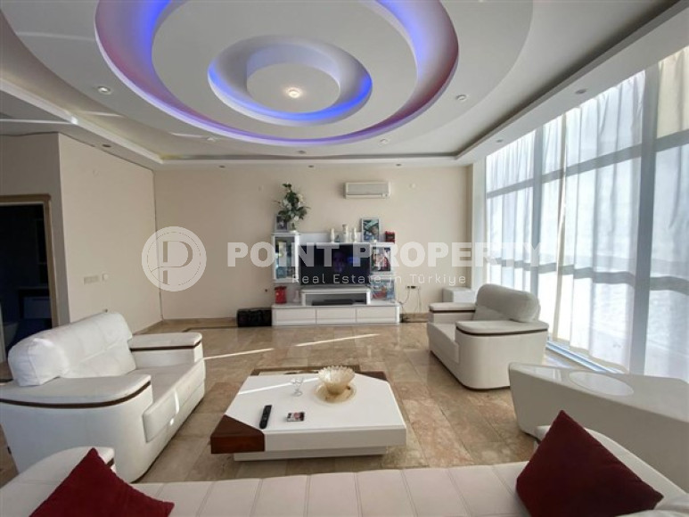 Villa 5+1 with a private pool and garden in the Mahmutlar area.-id-3848-photo-2