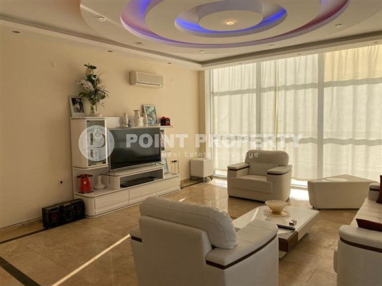 Villa 5+1 with a private pool and garden in the Mahmutlar area.-id-3848-photo-3