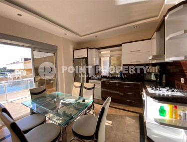 Вилла 5+1 с собственным бассейном и садом в районе Махмутлар.-id-3848-фото-5