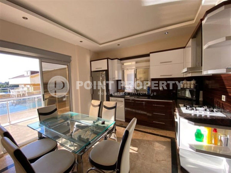 Villa 5+1 with a private pool and garden in the Mahmutlar area.-id-3848-photo-5