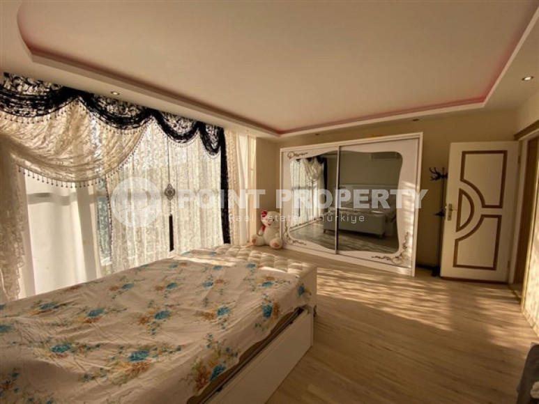 Villa 5+1 with a private pool and garden in the Mahmutlar area.-id-3848-photo-8