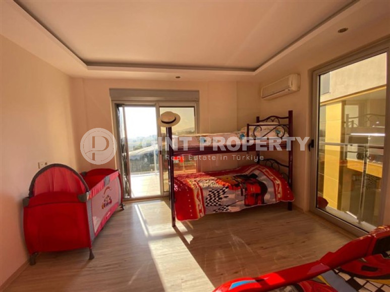 Villa 5+1 with a private pool and garden in the Mahmutlar area.-id-3848-photo-10