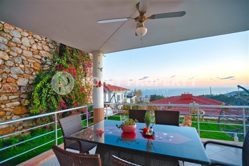 Четырёхкомнатная дуплексная вилла с площадью 170 м2, центр Аланьи, район Бекташ-id-3851-фото-13