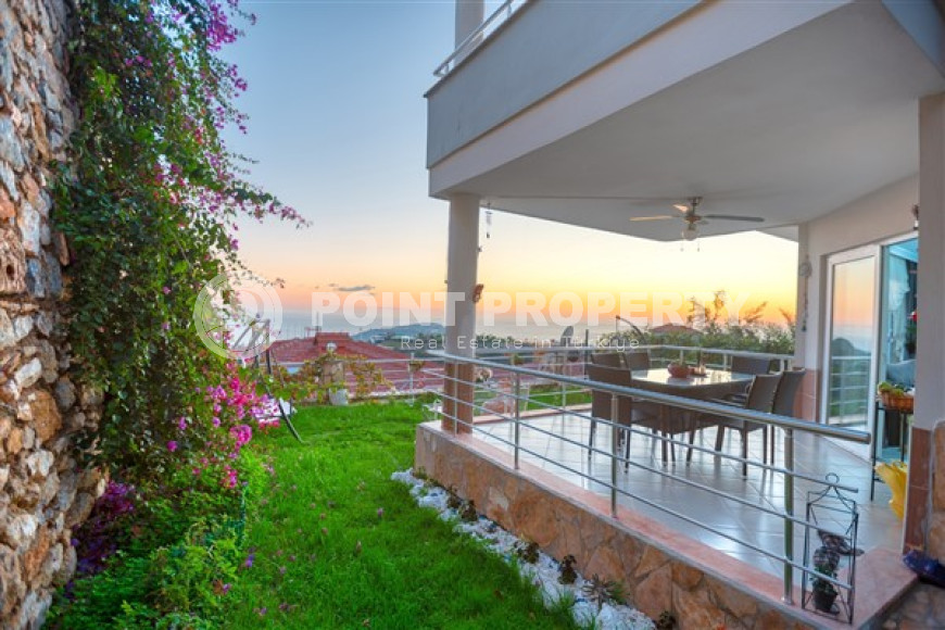 Четырёхкомнатная дуплексная вилла с площадью 170 м2, центр Аланьи, район Бекташ-id-3851-фото-14