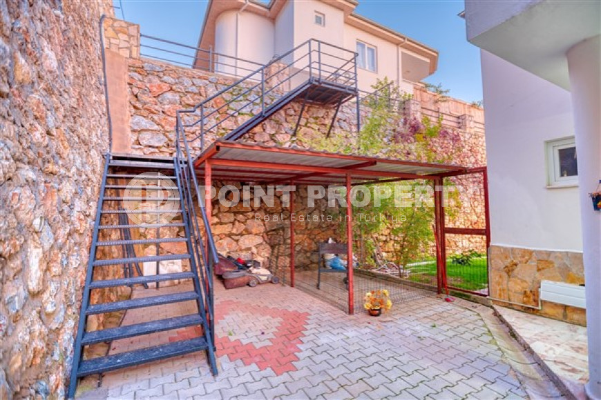 Четырёхкомнатная дуплексная вилла с площадью 170 м2, центр Аланьи, район Бекташ-id-3851-фото-16