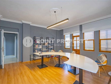 Bright and spacious 3+1 apartment with an area of 160 m2, Alanya center-id-3855-photo-1
