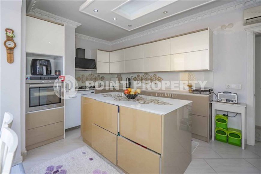 Luxurious six-room penthouse 230 m2 unfurnished, Alanya center-id-3856-photo-5