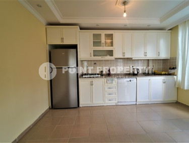 Furnished apartment 2+1, with a total area of 120 m2, on the 4th floor in the center of Mahmutlar.-id-3863-photo-3