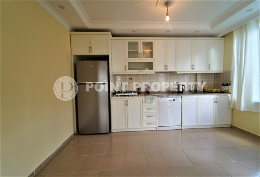 Furnished apartment 2+1, with a total area of 120 m2, on the 4th floor in the center of Mahmutlar.-id-3863-photo-3
