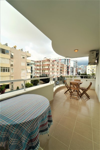 Furnished apartment 2+1, with a total area of 120 m2, on the 4th floor in the center of Mahmutlar.-id-3863-photo-6
