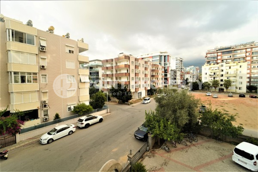 Furnished apartment 2+1, with a total area of 120 m2, on the 4th floor in the center of Mahmutlar.-id-3863-photo-9