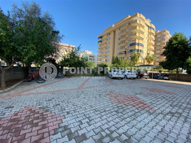 Furnished apartment 2+1, with a total area of 120 m2, on the 4th floor in the center of Mahmutlar.-id-3863-photo-12