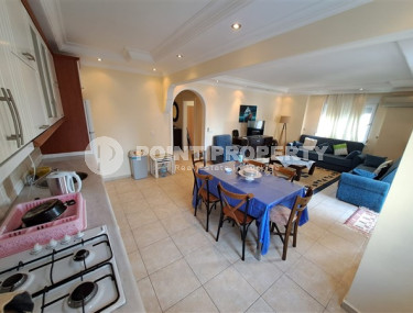 Apartment with three bedrooms in the center of Mahmutlar.-id-3866-photo-1