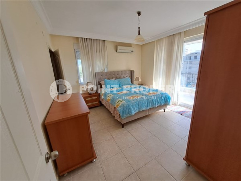Apartment with three bedrooms in the center of Mahmutlar.-id-3866-photo-3