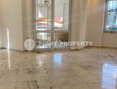 Трёхкомнатная квартира с двумя балконами в самом центре Аланьи. Жилая площадь 115 м2.-id-3869-фото-2