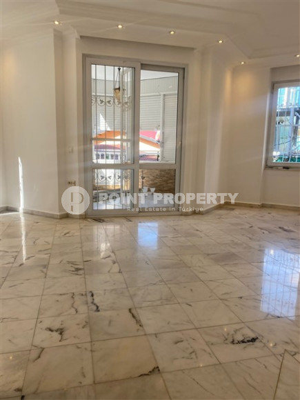 Трёхкомнатная квартира с двумя балконами в самом центре Аланьи. Жилая площадь 115 м2.-id-3869-фото-2