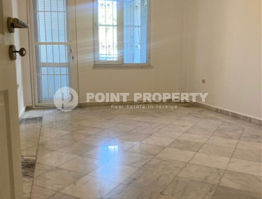 Трёхкомнатная квартира с двумя балконами в самом центре Аланьи. Жилая площадь 115 м2.-id-3869-фото-3