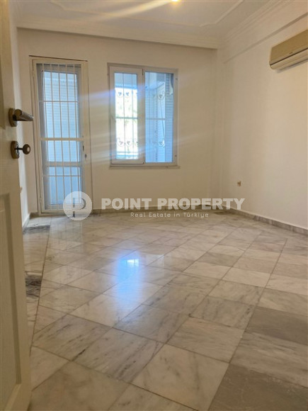 Трёхкомнатная квартира с двумя балконами в самом центре Аланьи. Жилая площадь 115 м2.-id-3869-фото-3