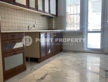 Трёхкомнатная квартира с двумя балконами в самом центре Аланьи. Жилая площадь 115 м2.-id-3869-фото-4