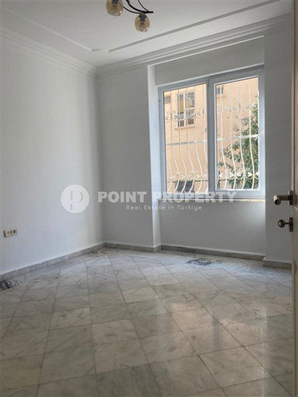 Трёхкомнатная квартира с двумя балконами в самом центре Аланьи. Жилая площадь 115 м2.-id-3869-фото-6