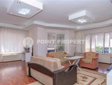 Четырёхкомнатная квартира с большой площадью 240 м2 в центре Аланьи-id-3872-фото-2