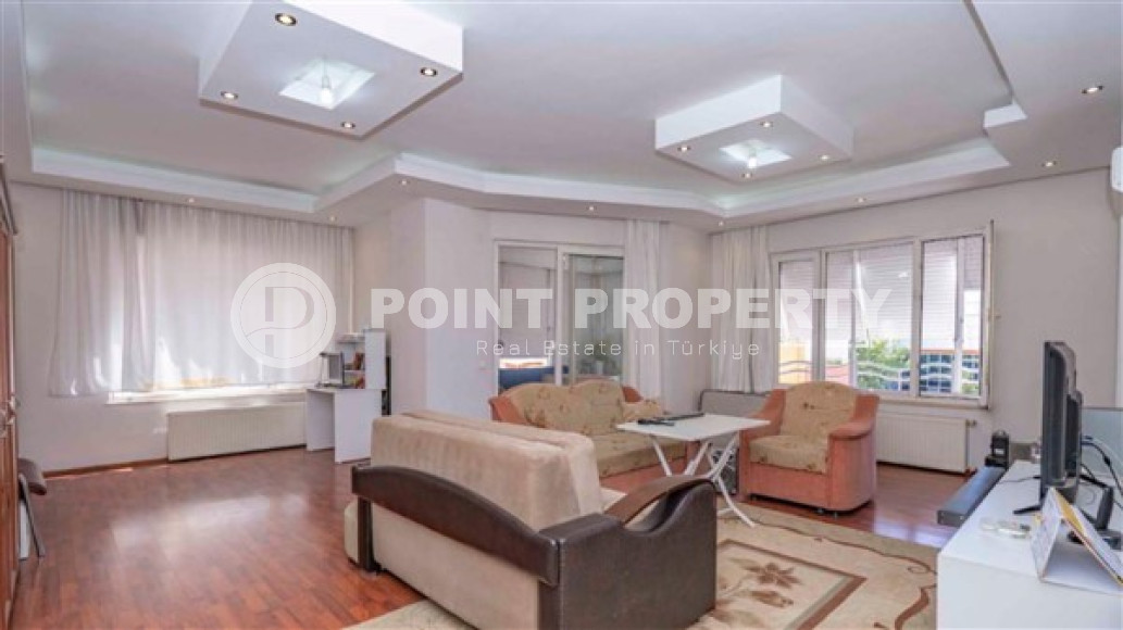 Четырёхкомнатная квартира с большой площадью 240 м2 в центре Аланьи-id-3872-фото-2