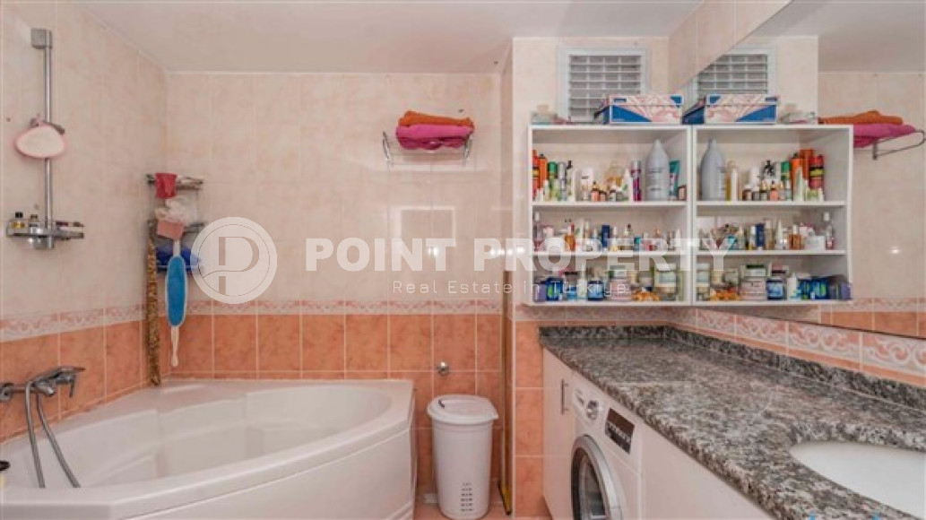 Четырёхкомнатная квартира с большой площадью 240 м2 в центре Аланьи-id-3872-фото-3