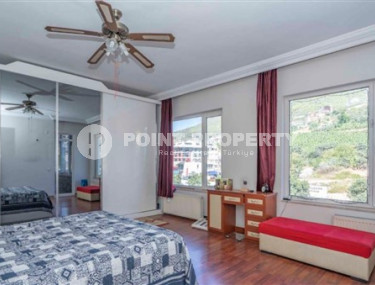 Четырёхкомнатная квартира с большой площадью 240 м2 в центре Аланьи-id-3872-фото-5