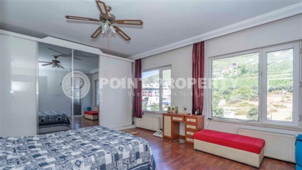 Четырёхкомнатная квартира с большой площадью 240 м2 в центре Аланьи-id-3872-фото-5