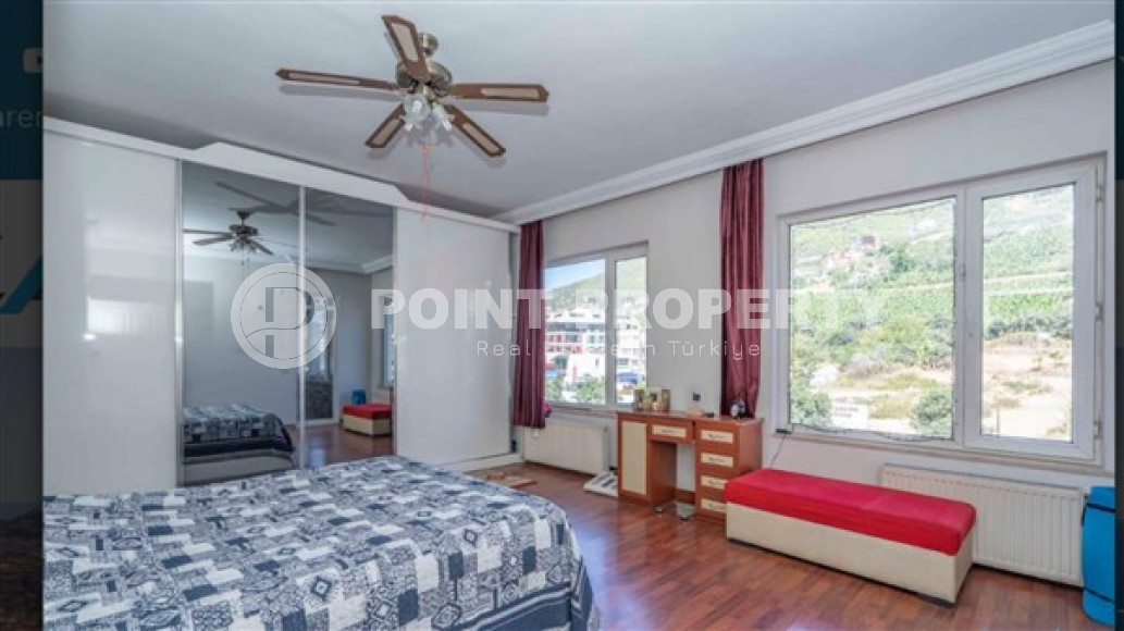 Четырёхкомнатная квартира с большой площадью 240 м2 в центре Аланьи-id-3872-фото-6