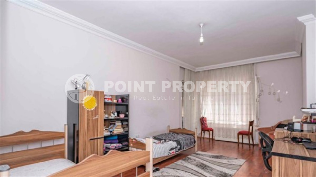 Четырёхкомнатная квартира с большой площадью 240 м2 в центре Аланьи-id-3872-фото-9