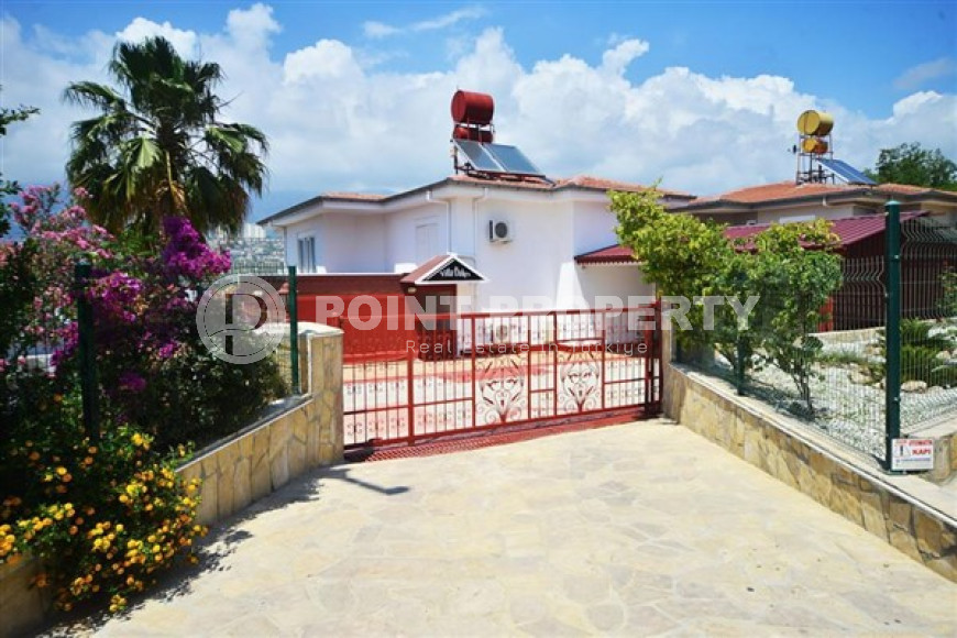 Large villa with an area of 270 m2 and a plot of land of 470 m2 in the Kargicak area-id-3875-photo-3