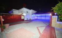 Large villa with an area of 270 m2 and a plot of land of 470 m2 in the Kargicak area-id-3875-photo-4