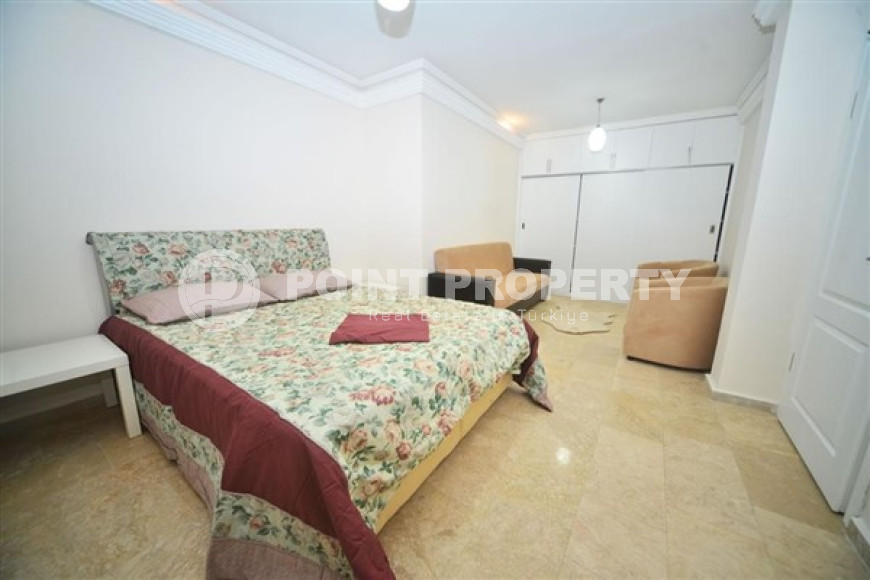 Large villa with an area of 270 m2 and a plot of land of 470 m2 in the Kargicak area-id-3875-photo-7