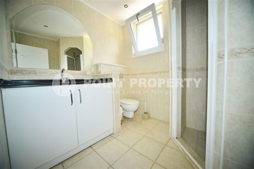 Large villa with an area of 270 m2 and a plot of land of 470 m2 in the Kargicak area-id-3875-photo-8