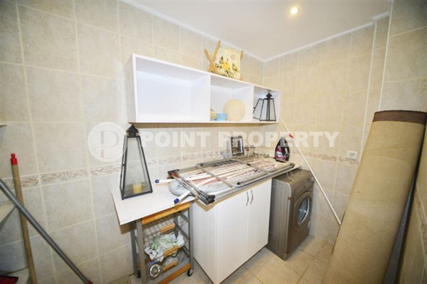 Large villa with an area of 270 m2 and a plot of land of 470 m2 in the Kargicak area-id-3875-photo-9