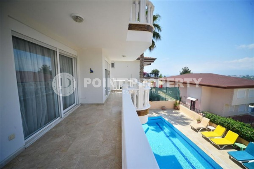 Large villa with an area of 270 m2 and a plot of land of 470 m2 in the Kargicak area-id-3875-photo-12