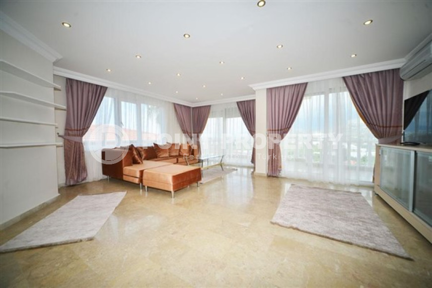 Large villa with an area of 270 m2 and a plot of land of 470 m2 in the Kargicak area-id-3875-photo-13