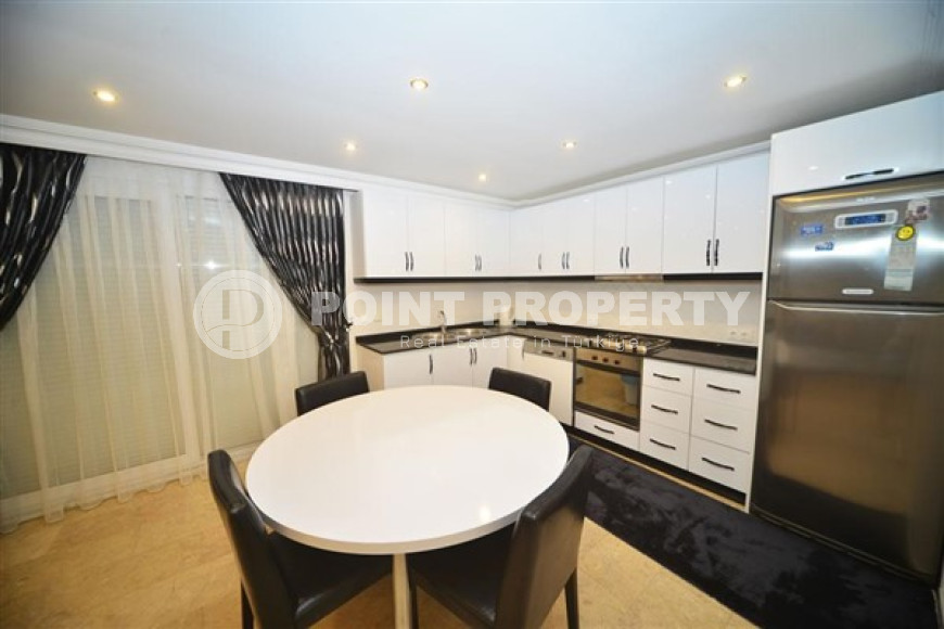 Large villa with an area of 270 m2 and a plot of land of 470 m2 in the Kargicak area-id-3875-photo-14