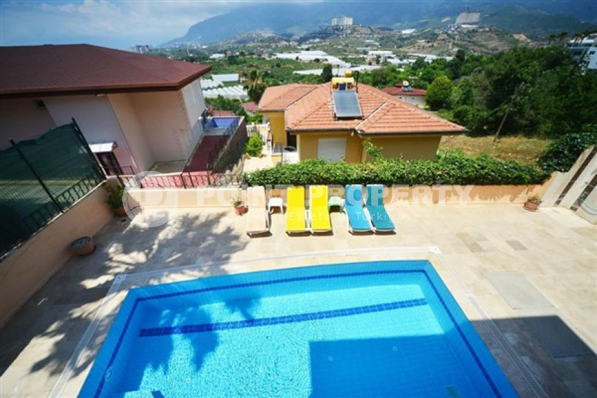 Large villa with an area of 270 m2 and a plot of land of 470 m2 in the Kargicak area-id-3875-photo-18