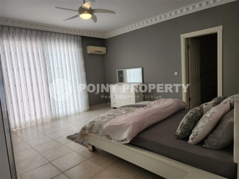 Duplex apartment 270 m2 in a high-rise residence with a swimming pool, Mahmutlar district-id-3878-photo-11